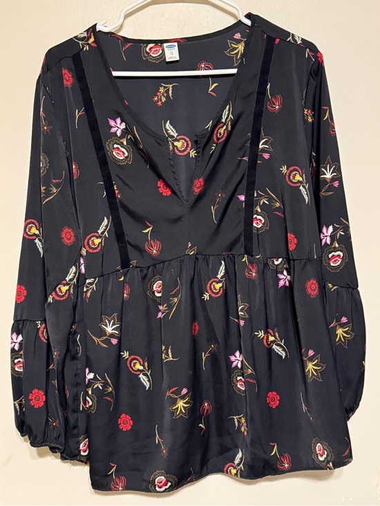 Old Navy Dresses & Skirts - Old Navy Black Floral Long Sleeve V-Neck Peasant Top